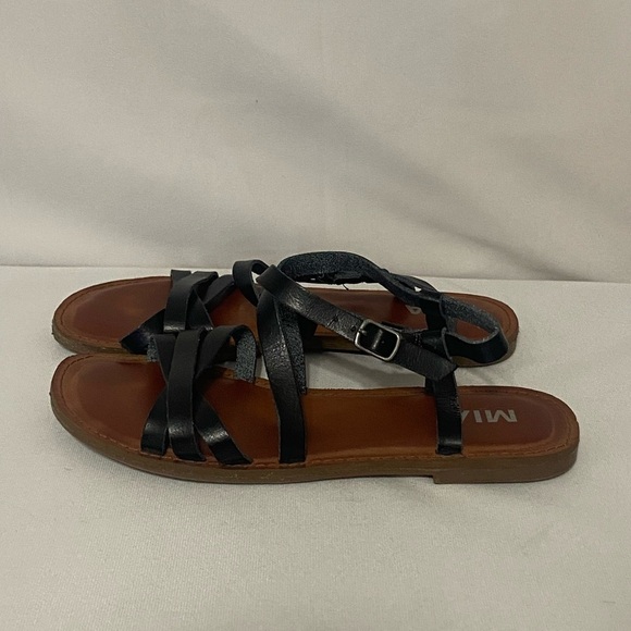MIA black leather strappy flat sandals - Picture 1 of 5